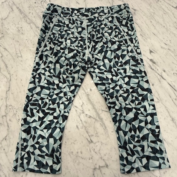 The North Face Geometric Patterned Cropped Leggings - Picture 5 of 5